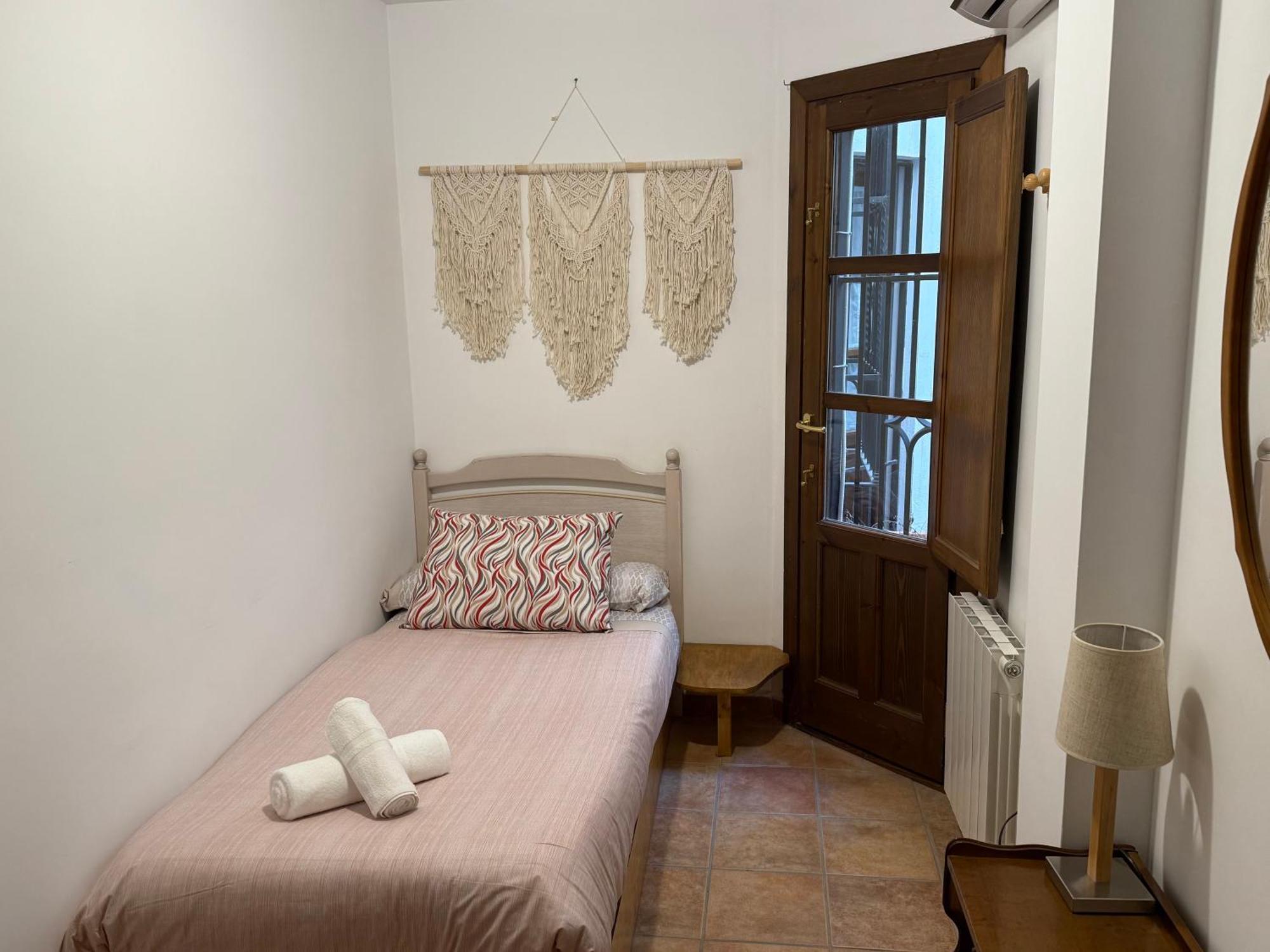Charming Albaicin Patio Flat Free Onsite Parking Apartment Гранада Екстериор снимка
